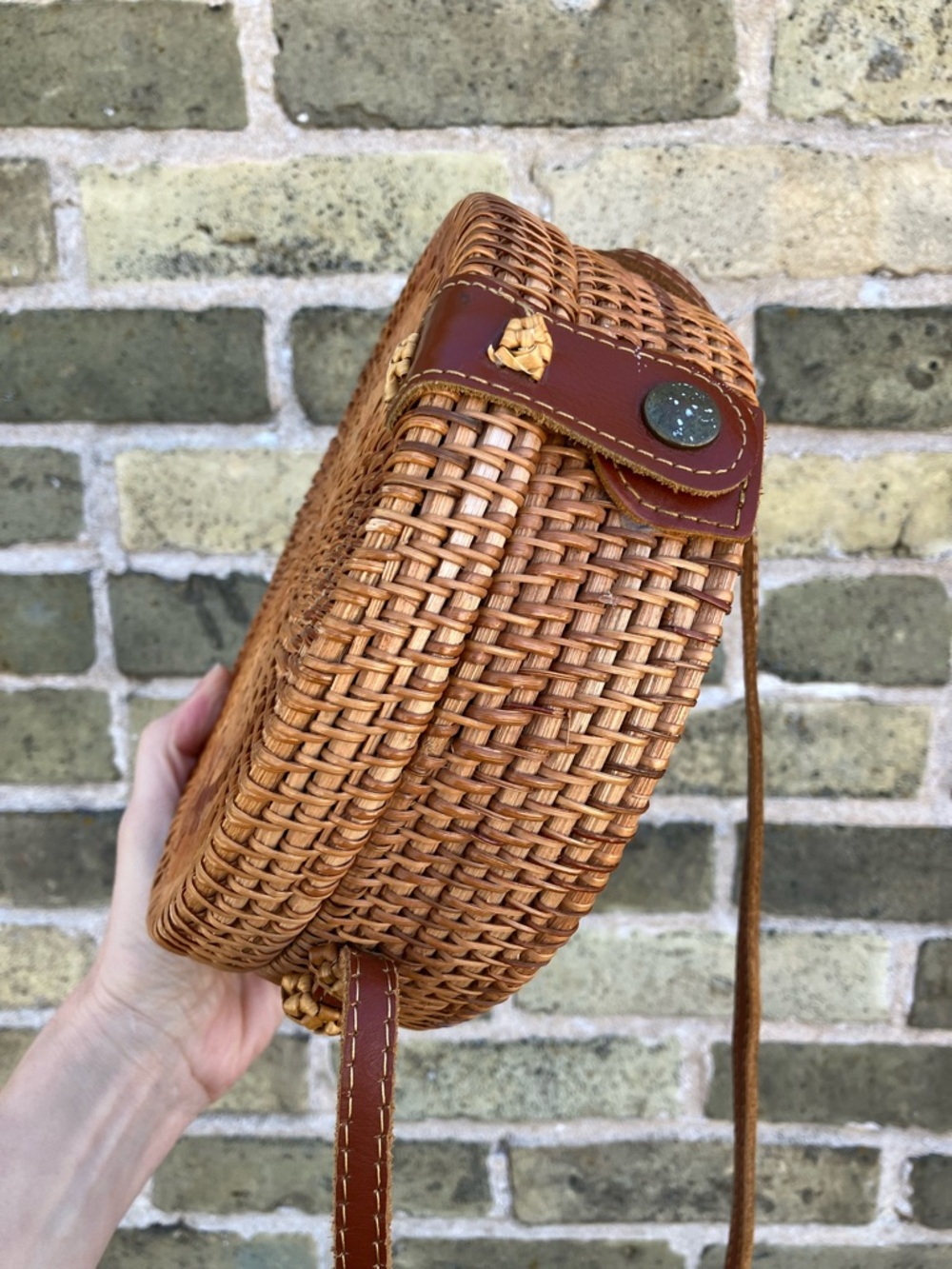 Anthropologie Summer Woven Round Rattan Crossbody Bag w/ Leather Straps - Picture 13 of 14
